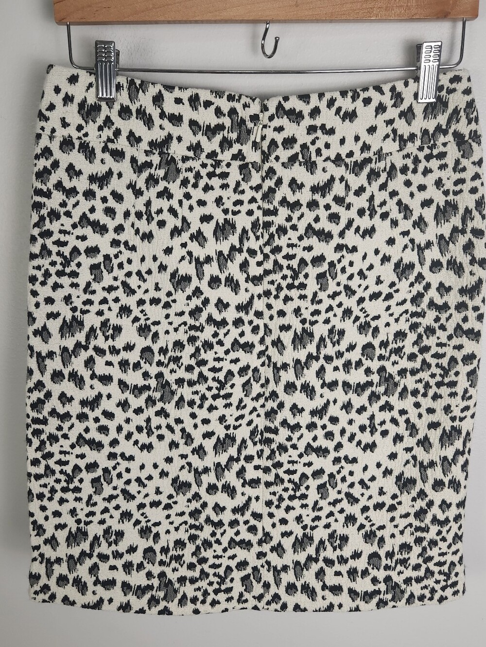 NWOT Loft Women's Black Cream Snow Leopard Animal Print Mini Skirt Size ST #738 - Picture 4 of 11
